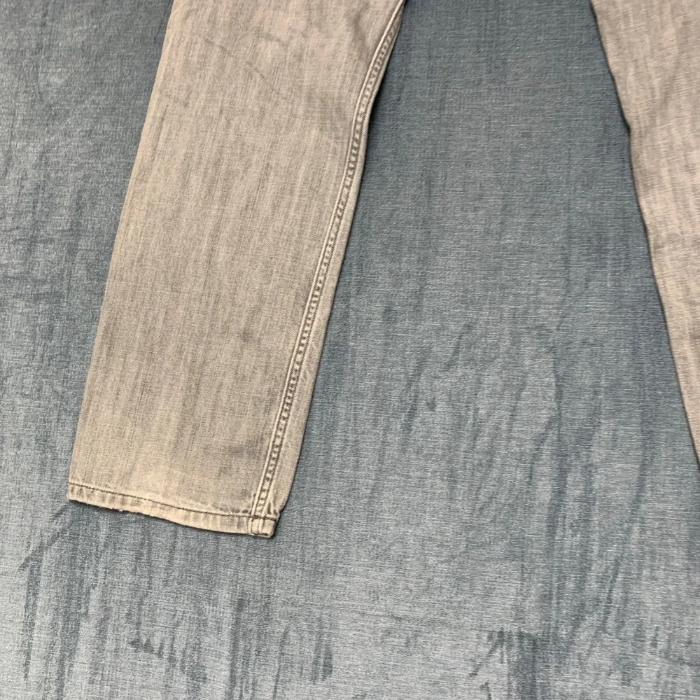 Vintage Levi's 514 Jeans Mens 30x30 Gray Denim All Day Comfort Light Wash Y2K